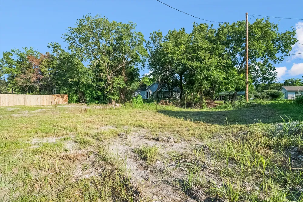 211 W Elm Street Whitewright, TX 75491