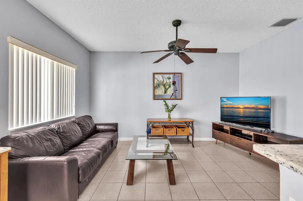 6001 Harbor Isle Way #494 Tamarac, FL 33321