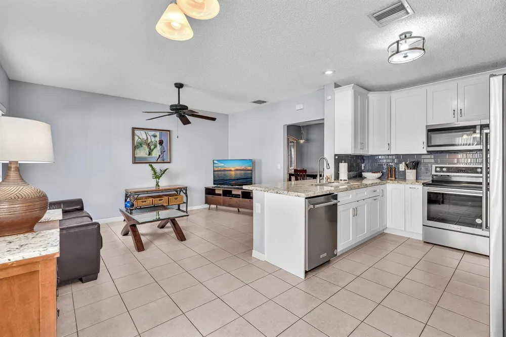 6001 Harbor Isle Way #494 Tamarac, FL 33321