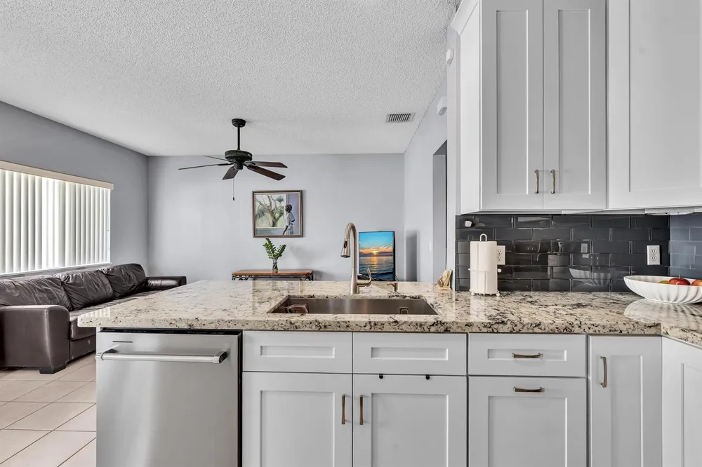 6001 Harbor Isle Way #494 Tamarac, FL 33321