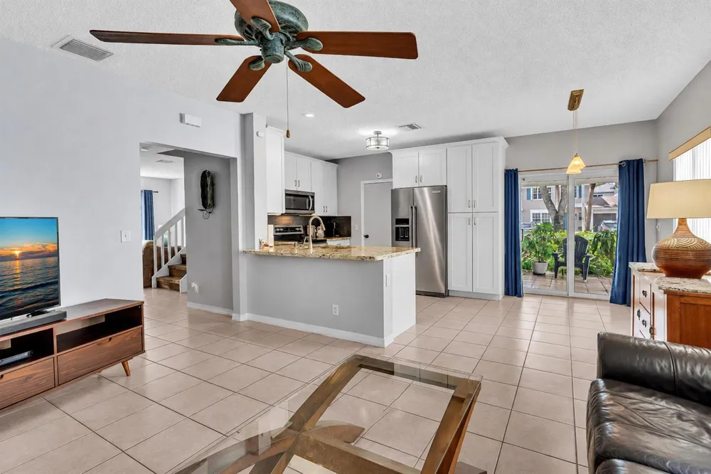 6001 Harbor Isle Way #494 Tamarac, FL 33321