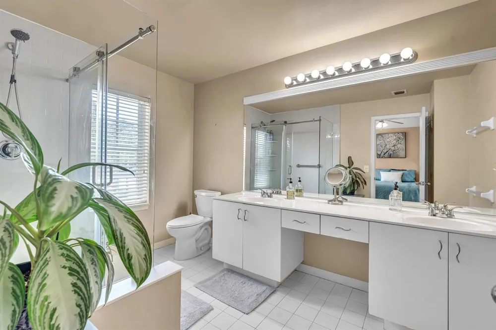 6001 Harbor Isle Way #494 Tamarac, FL 33321