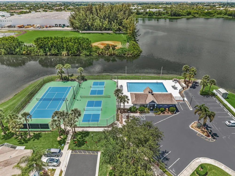 6001 Harbor Isle Way #494 Tamarac, FL 33321