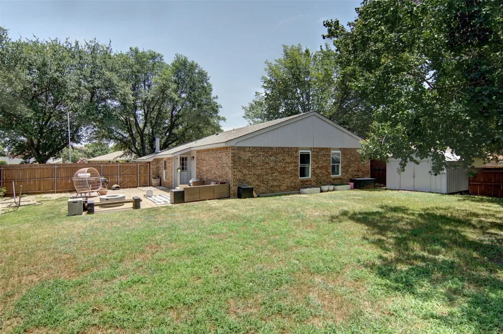 5100 Hawkins Cemetery Road Arlington, TX 76017