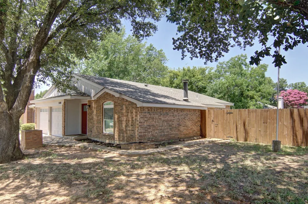 5100 Hawkins Cemetery Road Arlington, TX 76017