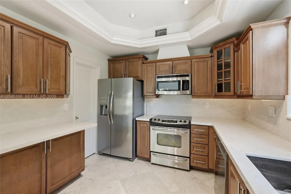 592 Fernwood Rd #B Key Biscayne, FL 33149