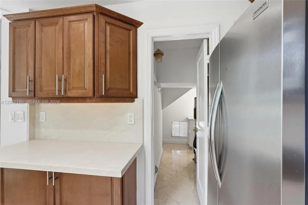 592 Fernwood Rd #B Key Biscayne, FL 33149