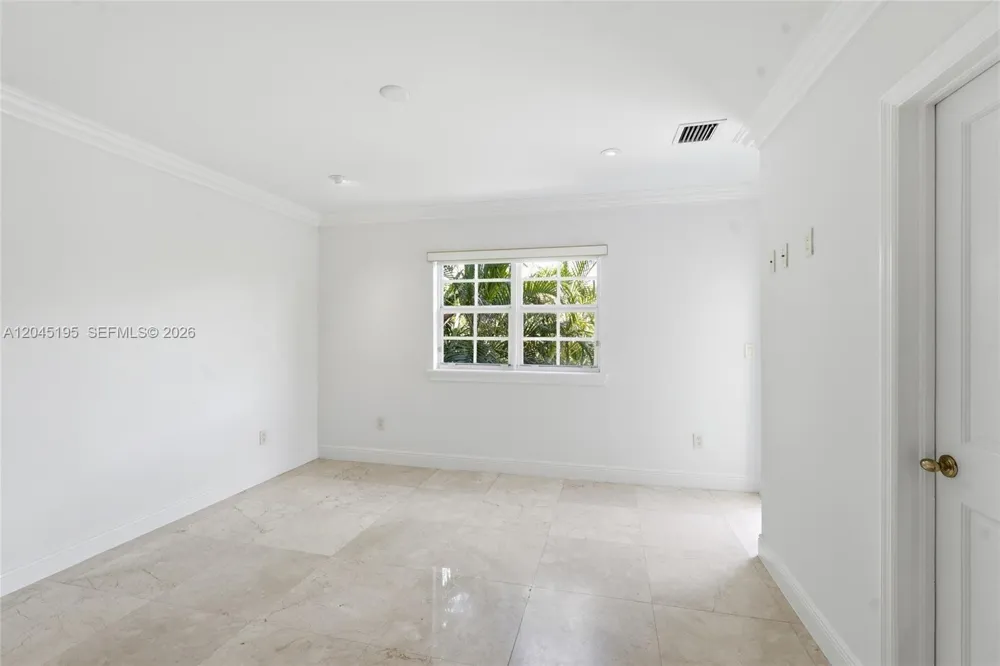 592 Fernwood Rd #B Key Biscayne, FL 33149