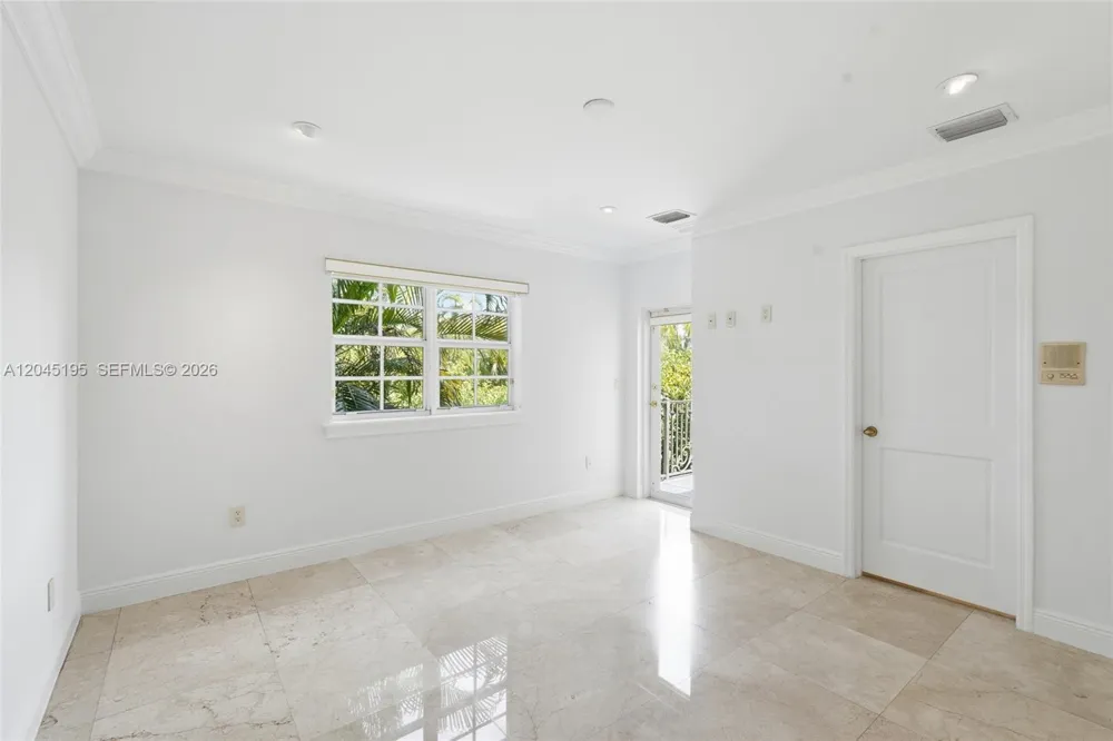 592 Fernwood Rd #B Key Biscayne, FL 33149