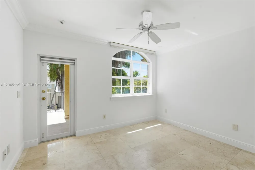 592 Fernwood Rd #B Key Biscayne, FL 33149