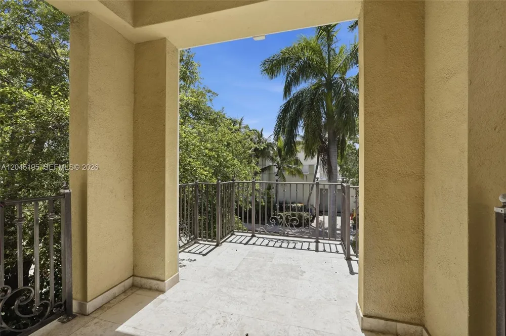 592 Fernwood Rd #B Key Biscayne, FL 33149