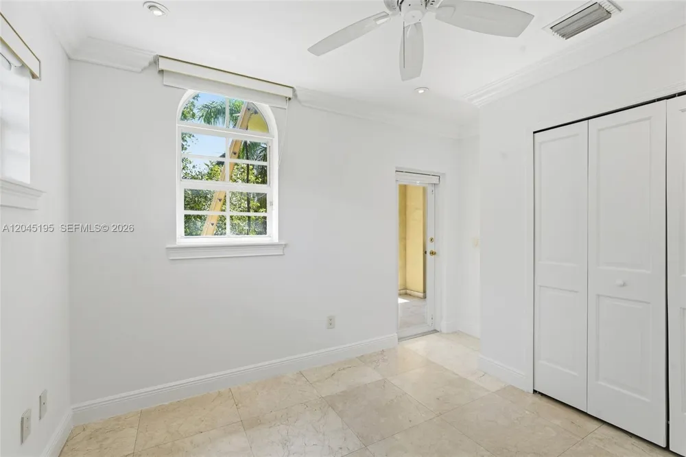 592 Fernwood Rd #B Key Biscayne, FL 33149