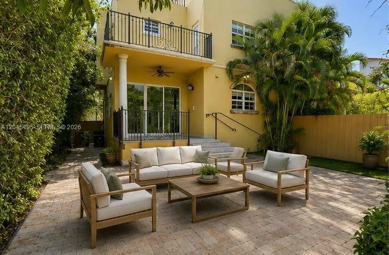 592 Fernwood Rd #B Key Biscayne, FL 33149