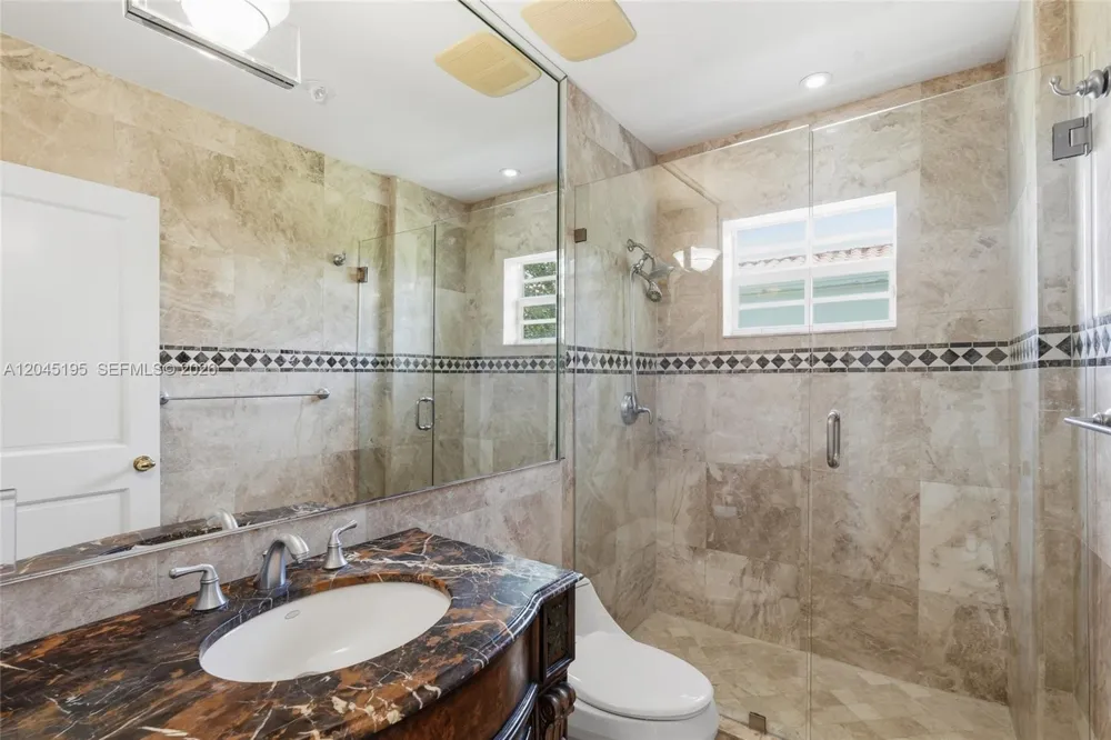 592 Fernwood Rd #B Key Biscayne, FL 33149