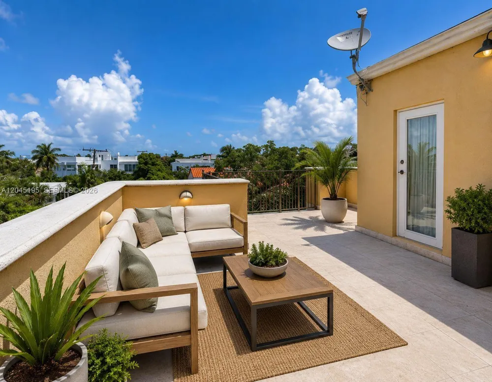 592 Fernwood Rd #B Key Biscayne, FL 33149