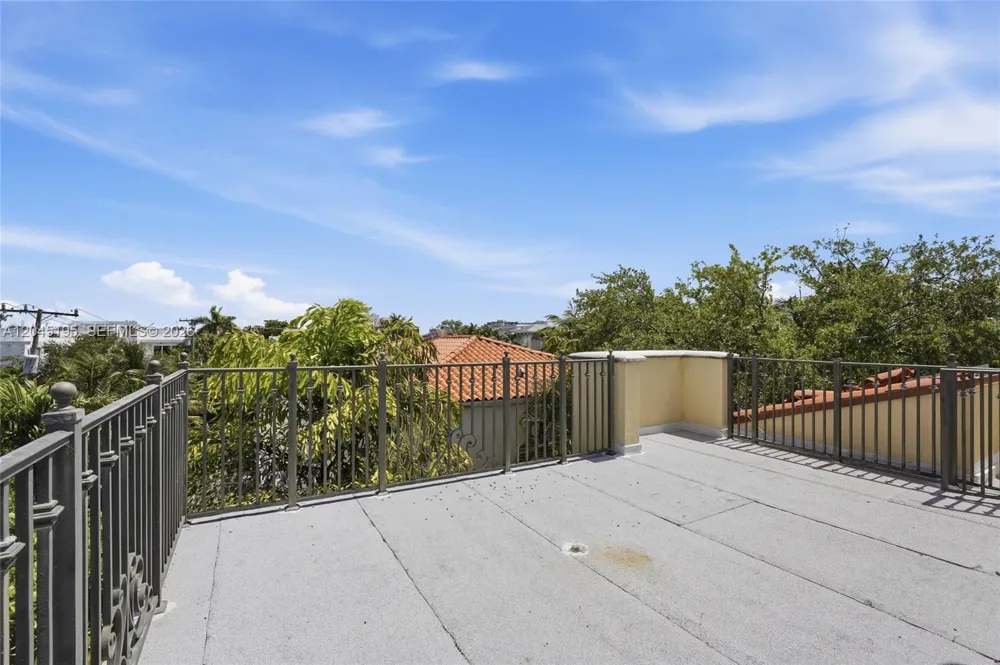 592 Fernwood Rd #B Key Biscayne, FL 33149