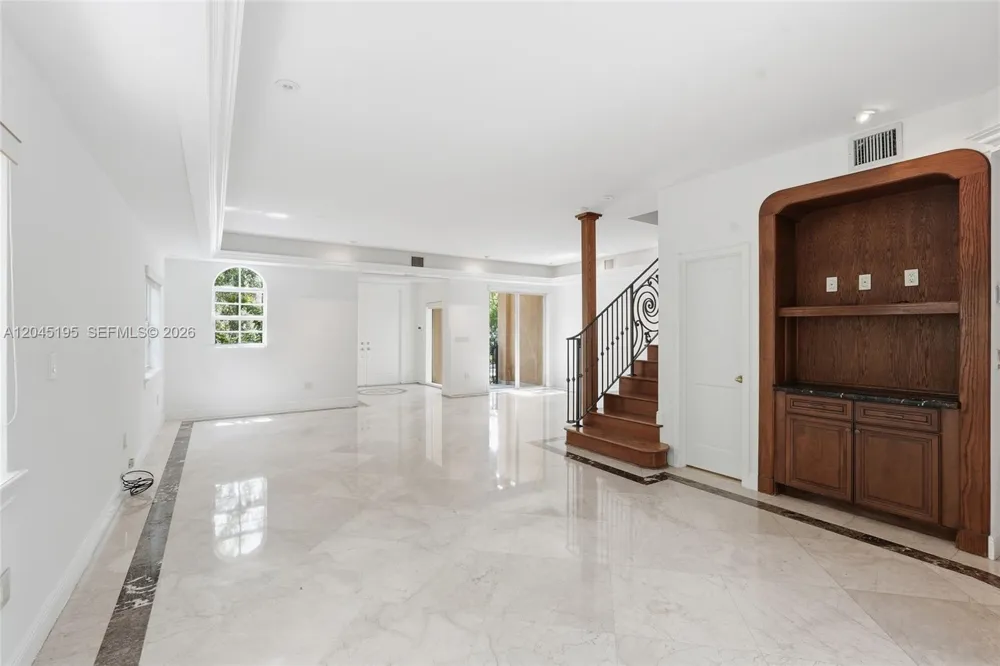 592 Fernwood Rd #B Key Biscayne, FL 33149