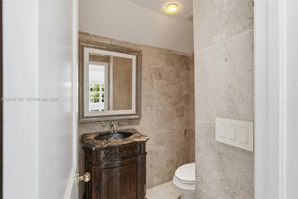 592 Fernwood Rd #B Key Biscayne, FL 33149