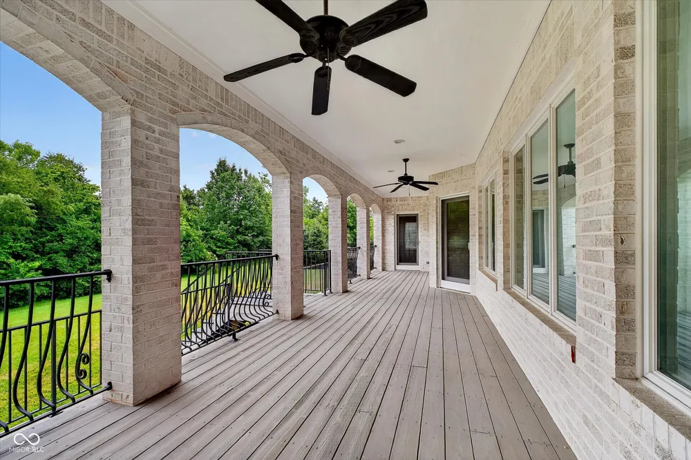 5913 Chartwell Drive Bargersville, IN 46106