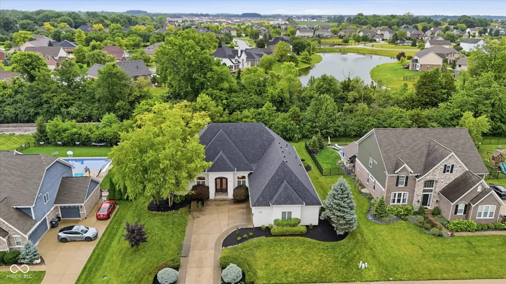 5913 Chartwell Drive Bargersville, IN 46106