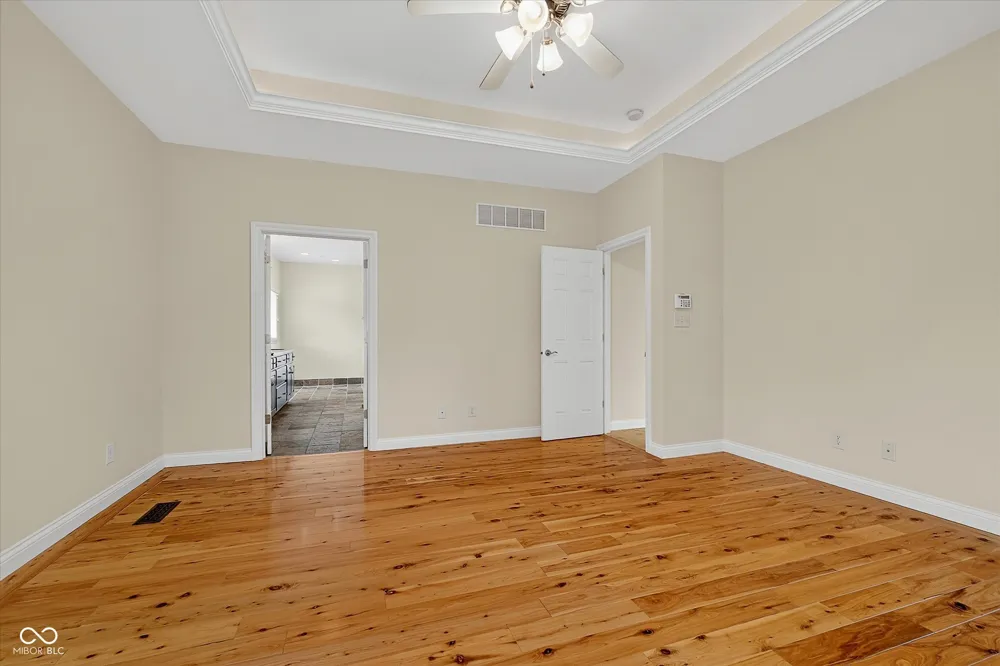 5913 Chartwell Drive Bargersville, IN 46106