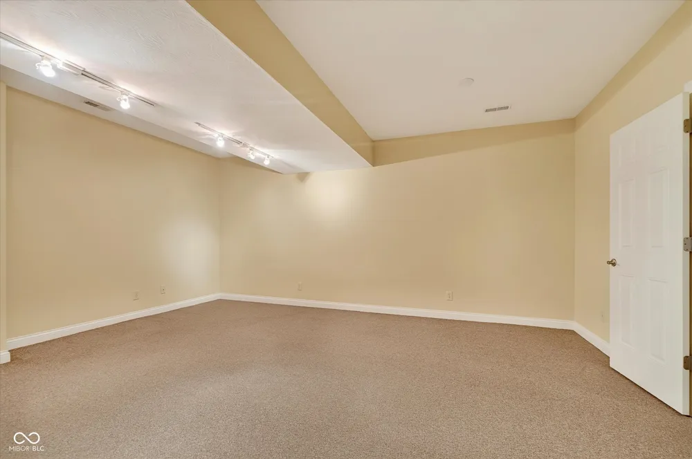 5913 Chartwell Drive Bargersville, IN 46106