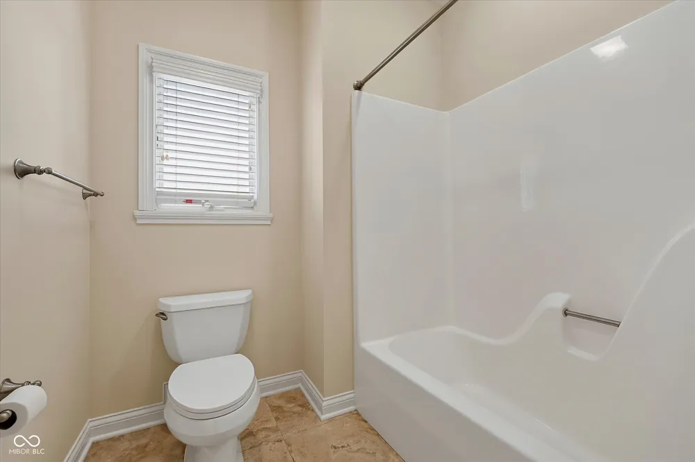 5913 Chartwell Drive Bargersville, IN 46106