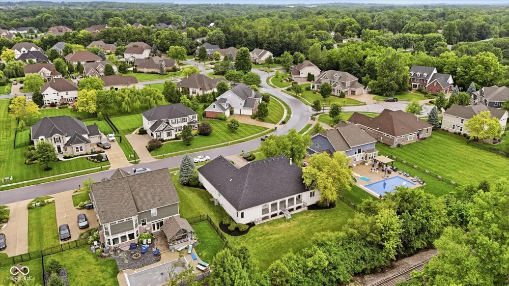 5913 Chartwell Drive Bargersville, IN 46106