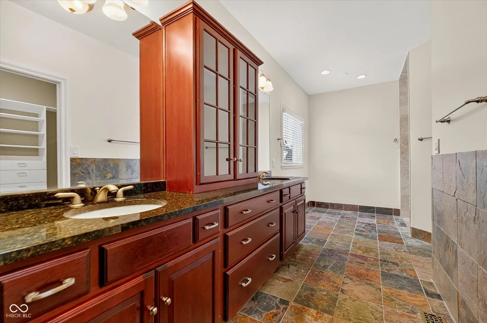 5913 Chartwell Drive Bargersville, IN 46106