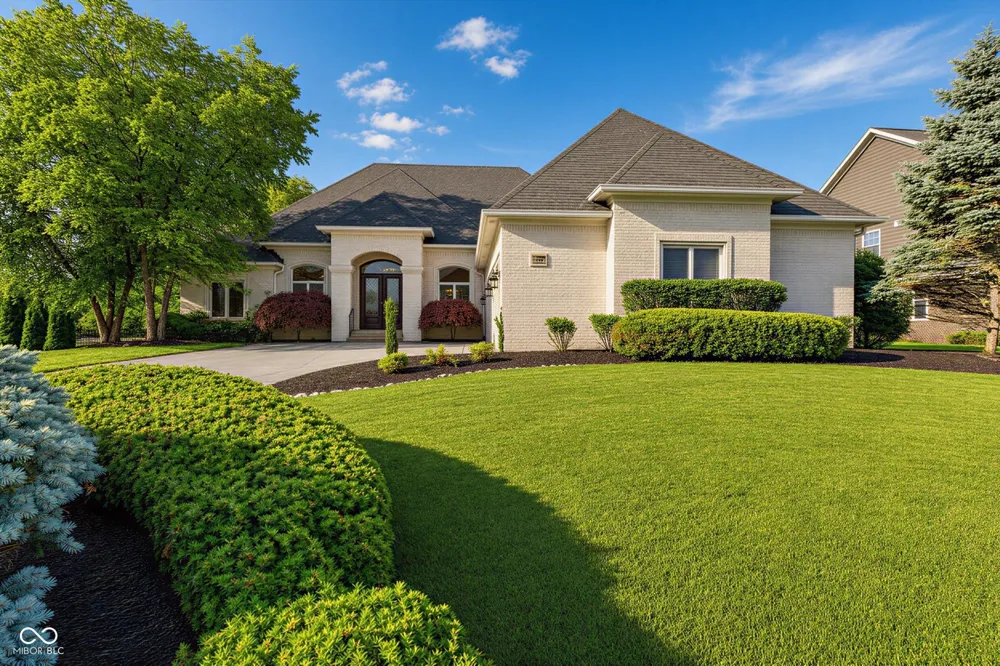 5913 Chartwell Drive Bargersville, IN 46106