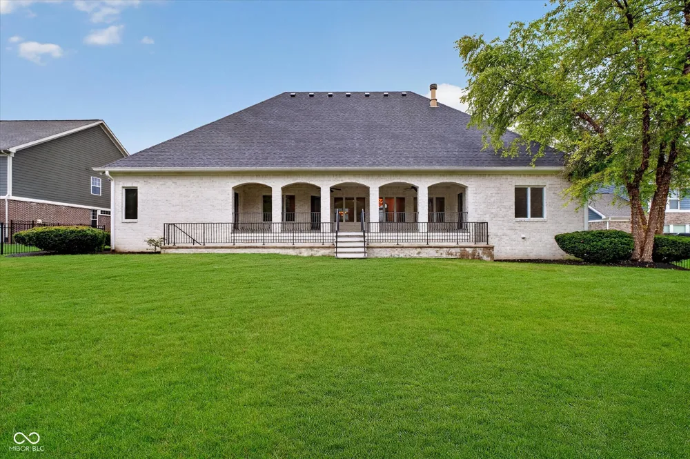 5913 Chartwell Drive Bargersville, IN 46106