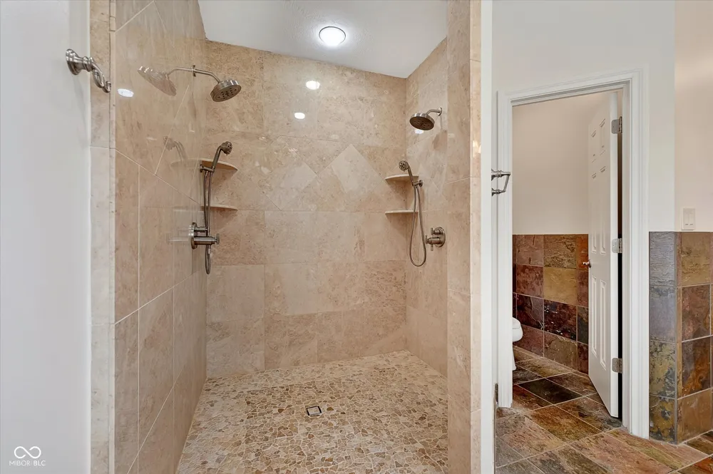5913 Chartwell Drive Bargersville, IN 46106