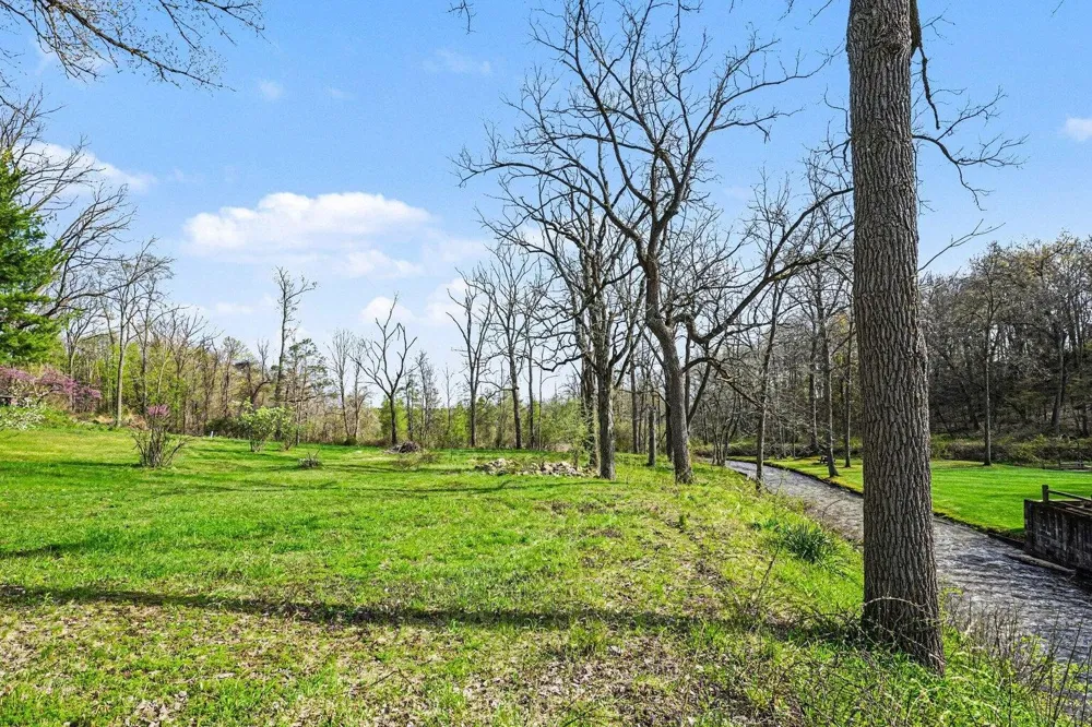 11654 E De Avenue Richland, MI 49083