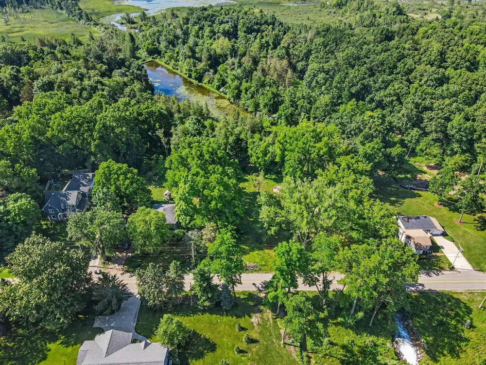 11654 E De Avenue Richland, MI 49083