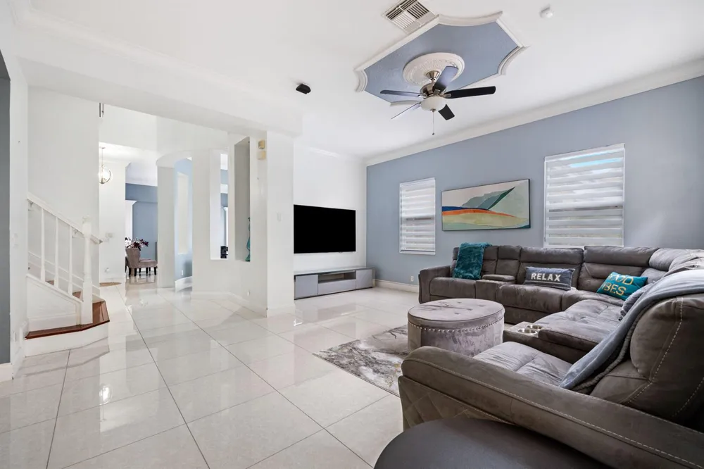 658 Cresta Circle West Palm Beach, FL 33413