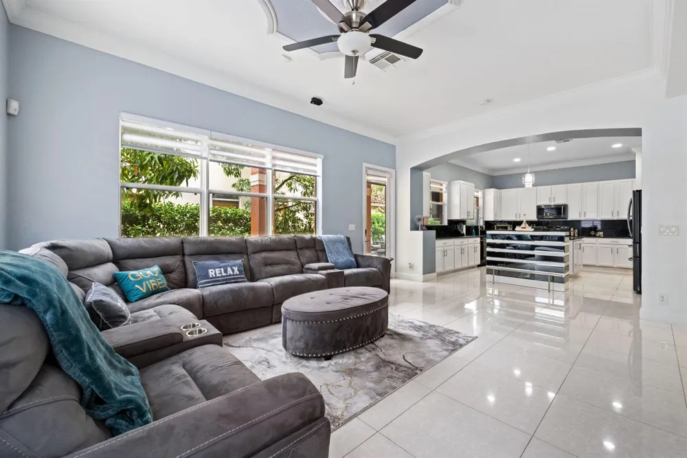 658 Cresta Circle West Palm Beach, FL 33413