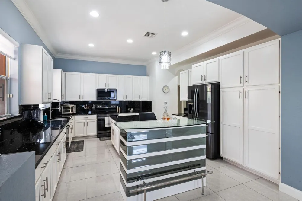 658 Cresta Circle West Palm Beach, FL 33413