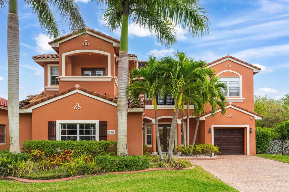 658 Cresta Circle West Palm Beach, FL 33413