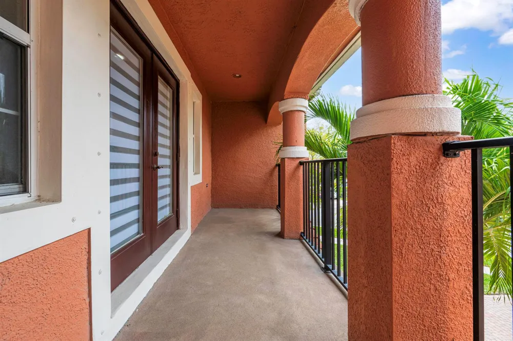 658 Cresta Circle West Palm Beach, FL 33413