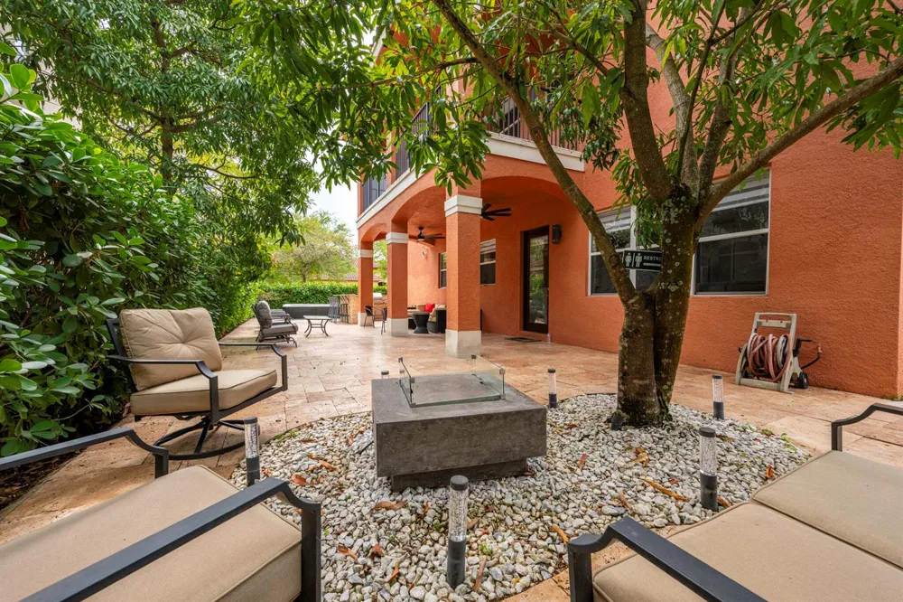 658 Cresta Circle West Palm Beach, FL 33413