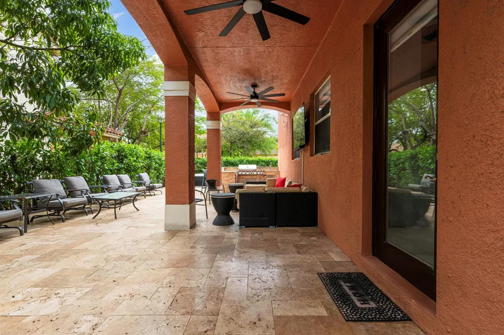 658 Cresta Circle West Palm Beach, FL 33413
