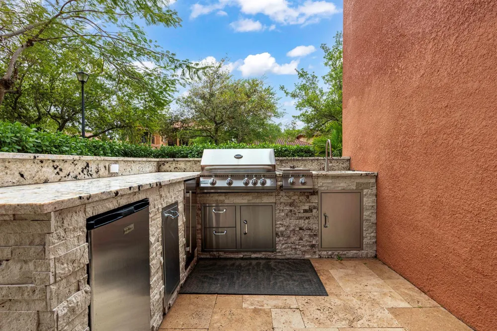 658 Cresta Circle West Palm Beach, FL 33413