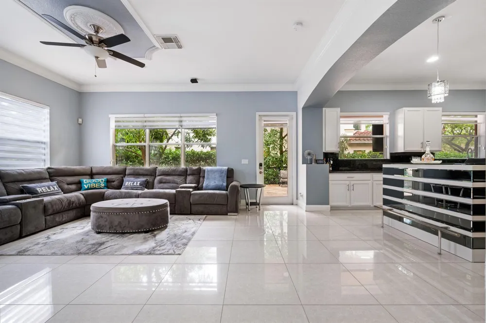 658 Cresta Circle West Palm Beach, FL 33413