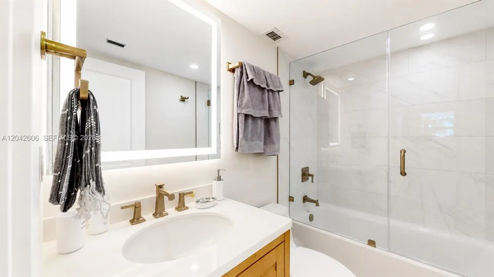 177 Ocean Lane Dr #213 Key Biscayne, FL 33149