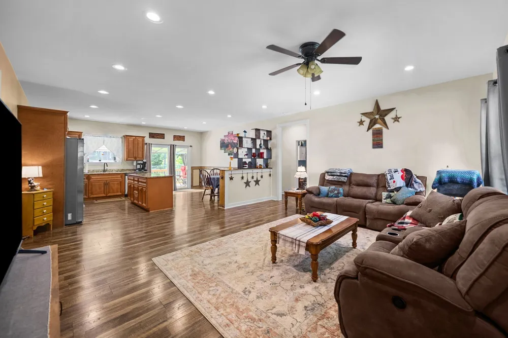 381 Tummins Rd Mc Ewen, TN 37101