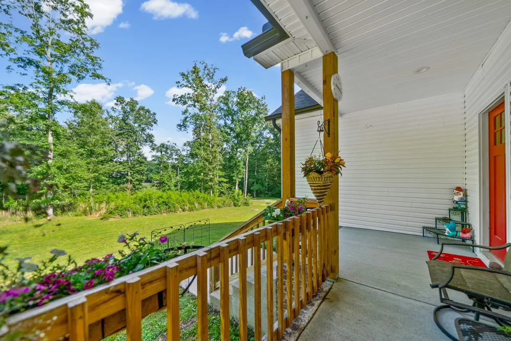 381 Tummins Rd Mc Ewen, TN 37101