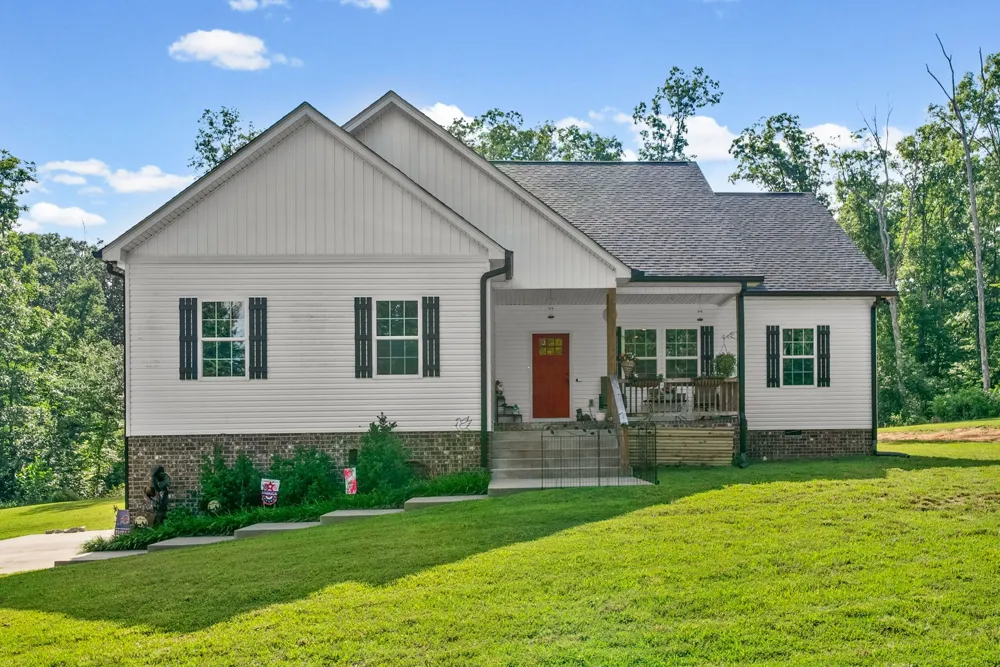 381 Tummins Rd Mc Ewen, TN 37101