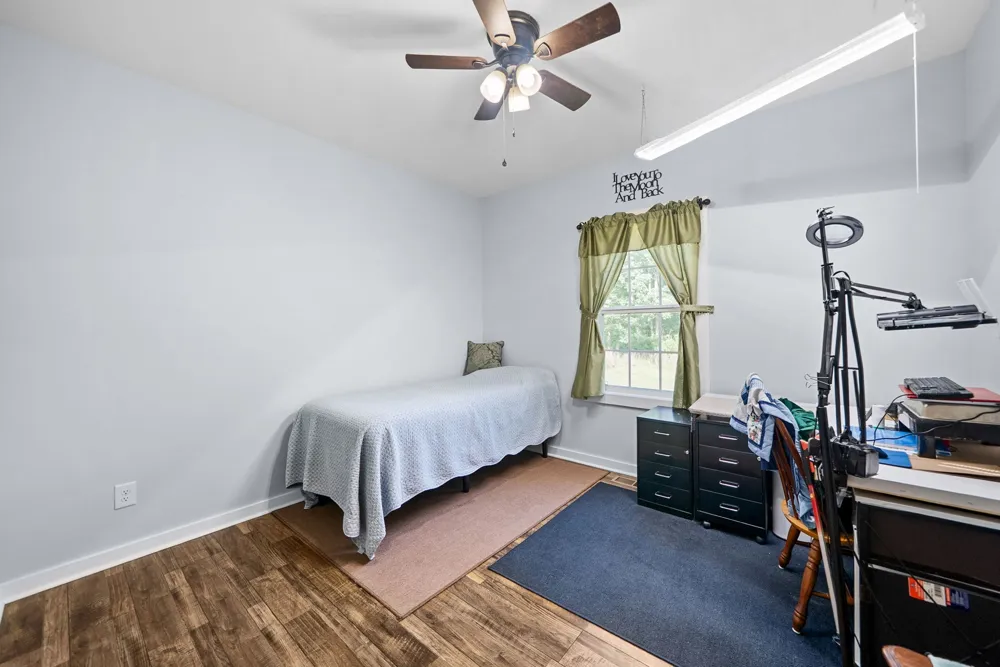 381 Tummins Rd Mc Ewen, TN 37101