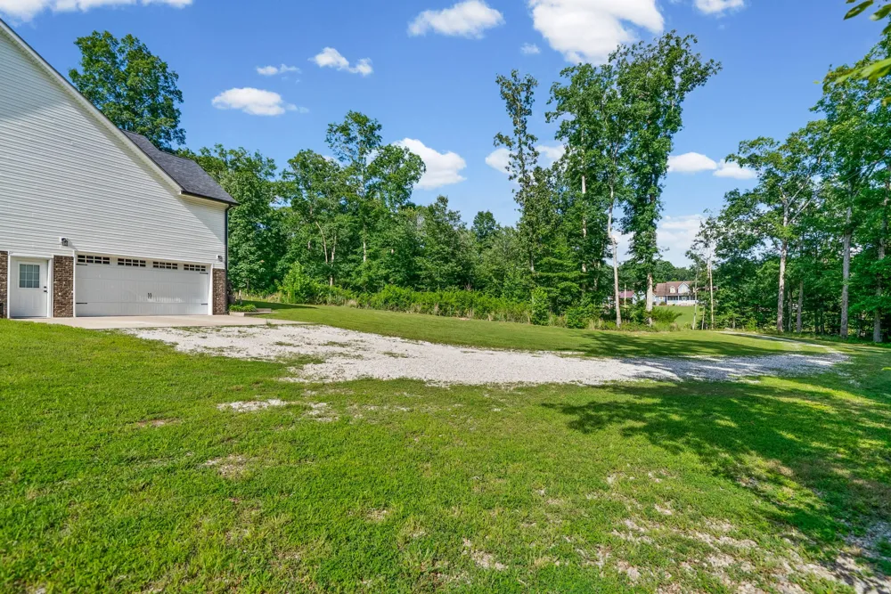 381 Tummins Rd Mc Ewen, TN 37101