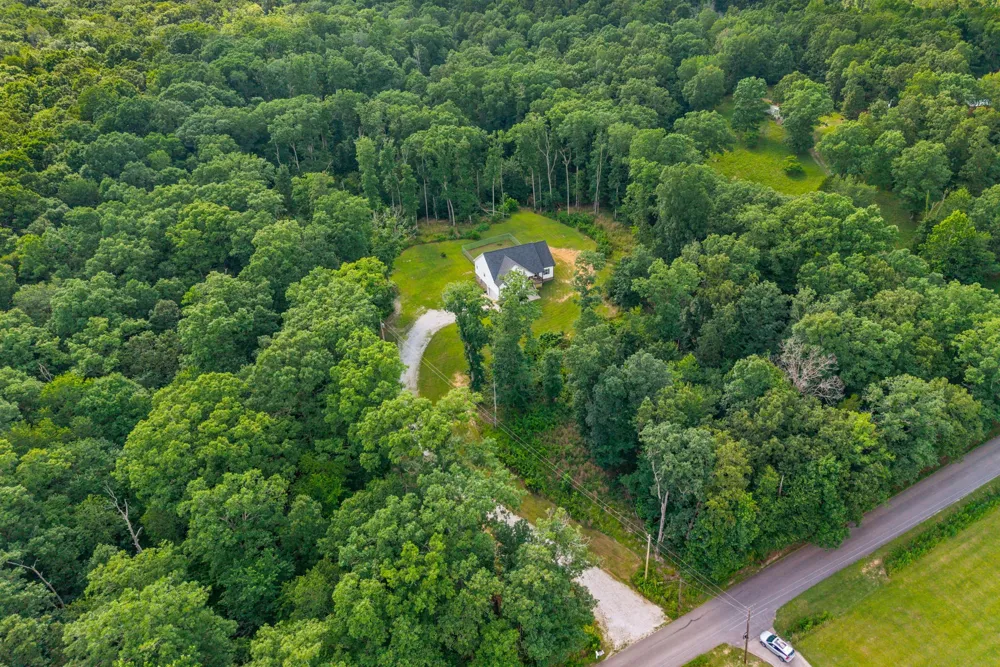 381 Tummins Rd Mc Ewen, TN 37101